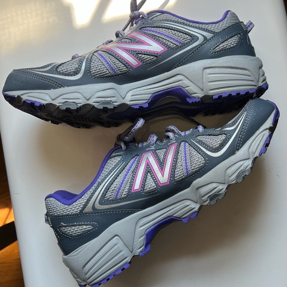 EUC New Balance 412 V2 Women’s Size 10 All Terrain Trail Running Shoes Sneakers - Picture 2 of 7
